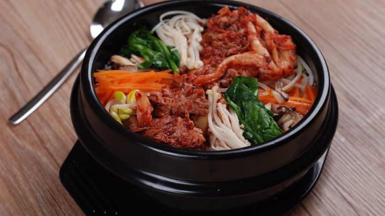 泡菜肥牛石锅拌饭
