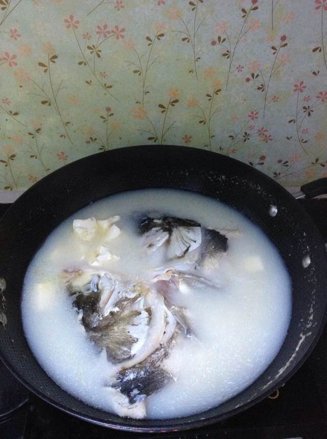 鱼头豆腐汤