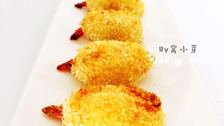 鲜虾可乐饼,出炉出炉,自己赶紧趁热偷偷吃一个,土豆口感好绵软呀,受不了了。