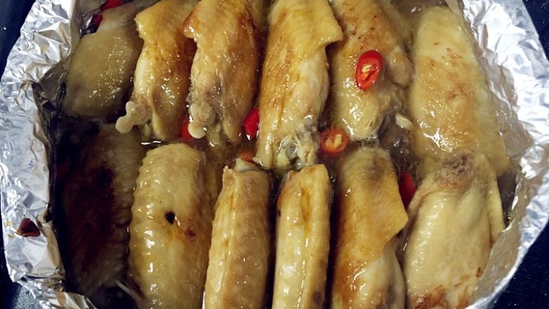 【食在Fastee】火辣辣啤酒奇异果鸡翅,打开盖子,啤酒纯纯的麦香味扑鼻而来,香