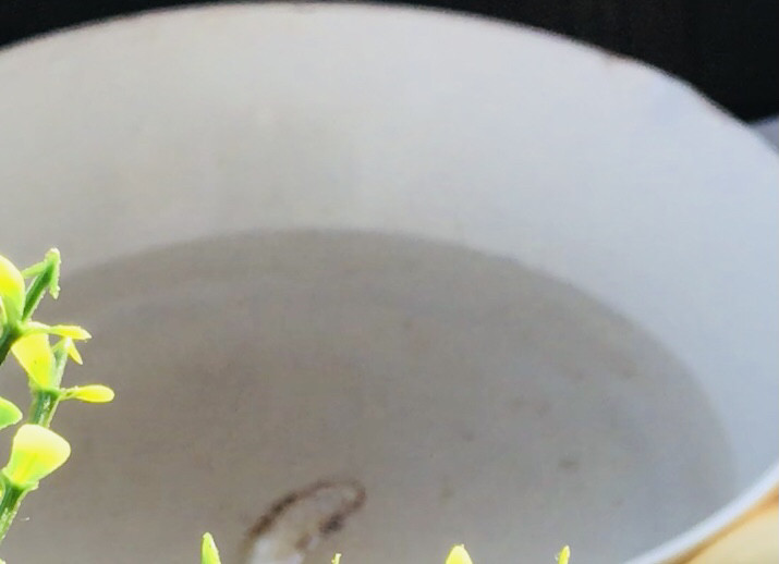 紫菜豆腐八卦汤,另起锅烧开水,加盐、胡椒粉和猪油,烧开