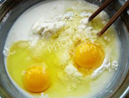 辣味鸡蛋饼,<a style='color:red;display:inline-block;' href='/shicai/ 9'>鸡蛋</a><a style='color:red;display:inline-block;' href='/shicai/ 519'>面粉</a>加<a style='color:red;display:inline-block;' href='/shicai/ 156925'>水</a>调成面糊