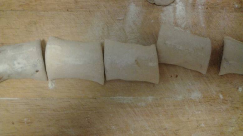芝麻烧饼,切段,