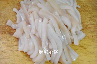 炒鱿鱼,切成筷子粗的条状