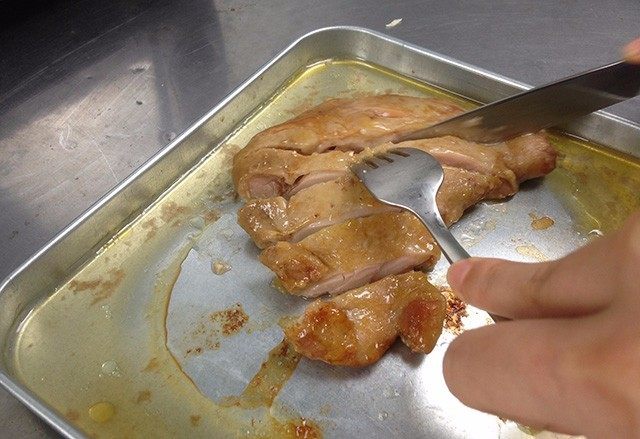 Fajitas,鸡腿排烤好后切条