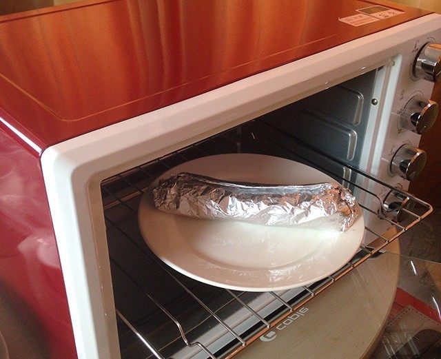Fajitas,放烤箱里调上下火220℃烤10分钟,烤好后取出把锡纸撕开后切开即可享用