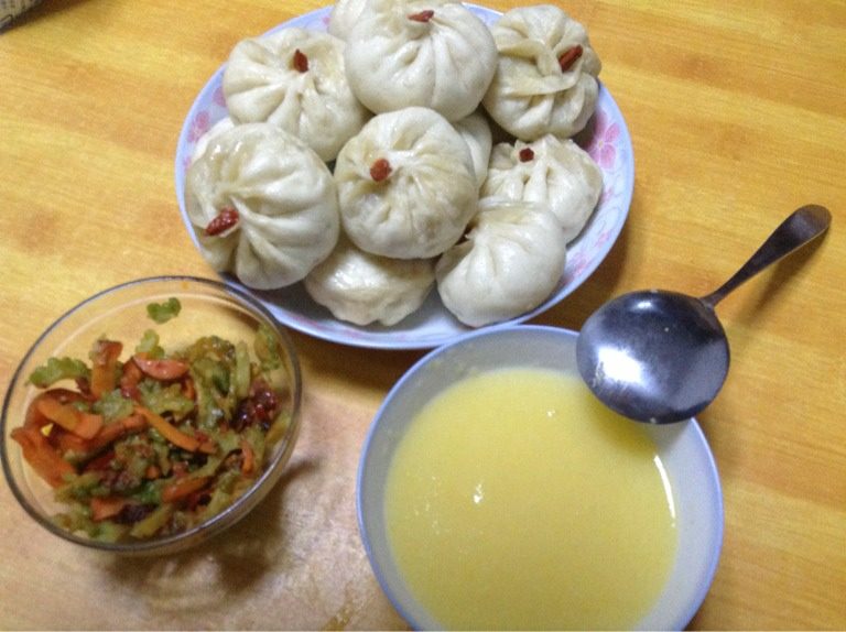 酸菜粉条猪肉包,开锅后蒸十五分钟即可