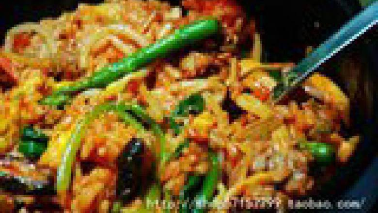 石锅拌饭,拌上<a style='color:red;display:inline-block;' href='/shicai/ 8426'>韩式辣酱</a>。 