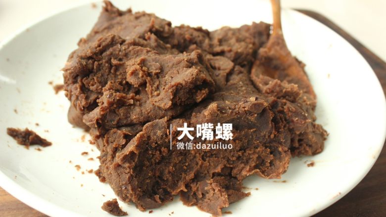 Q萌红糖冰皮月丨大嘴螺,待冷却后红豆沙就算完成了,做好的红豆沙用不完还可以放入冰箱中,非常容易保存