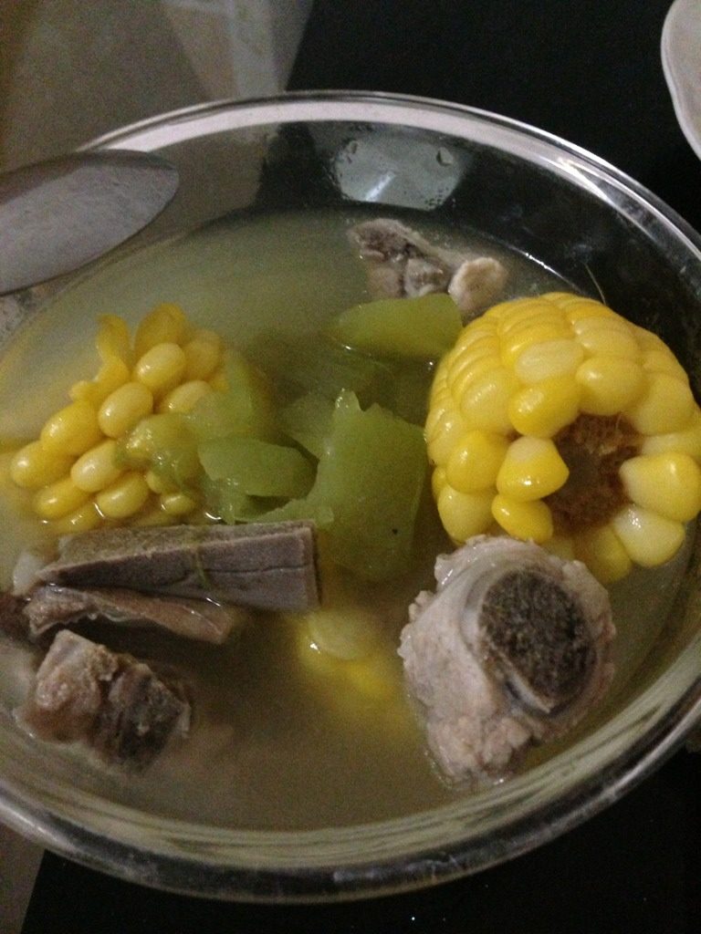 玉米青笋排骨汤