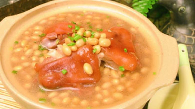 猪蹄黄豆汤
