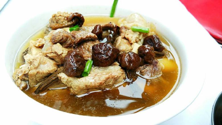 茶树菇炖筒骨