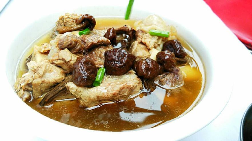 茶树菇炖筒骨