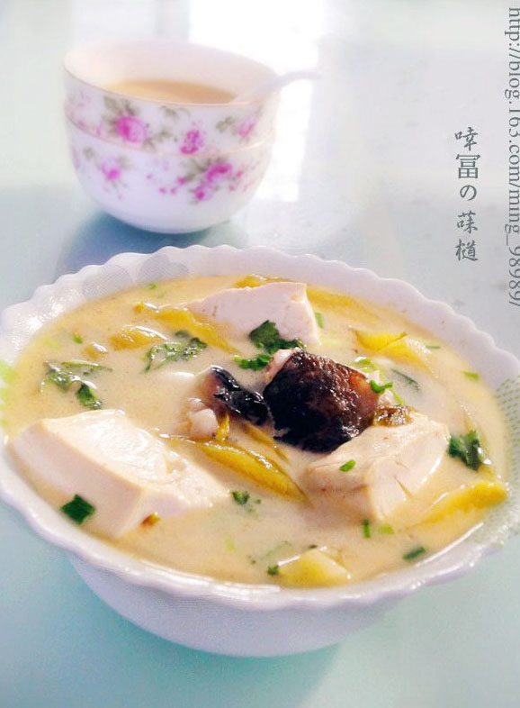 酸菜鱼头炖豆腐