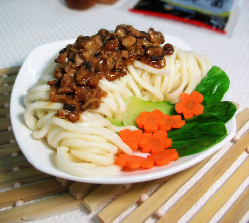 香菇虾仁炸酱面