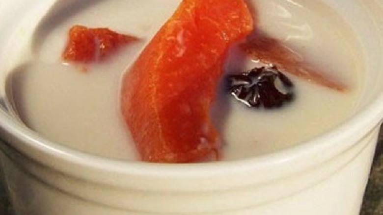 木瓜红枣炖鲜奶