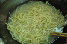 西红柿打卤面,把<a style='color:red;display:inline-block;' href='/shicai/ 10783'>切面</a>煮熟后，过冷水备用