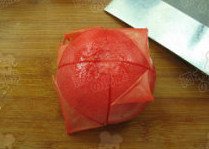 西红柿打卤面,<a style='color:red;display:inline-block;' href='/shicai/ 3551'>西红柿</a>去皮，切丁