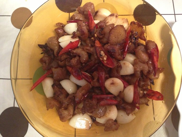 腊八蒜炒肥肠