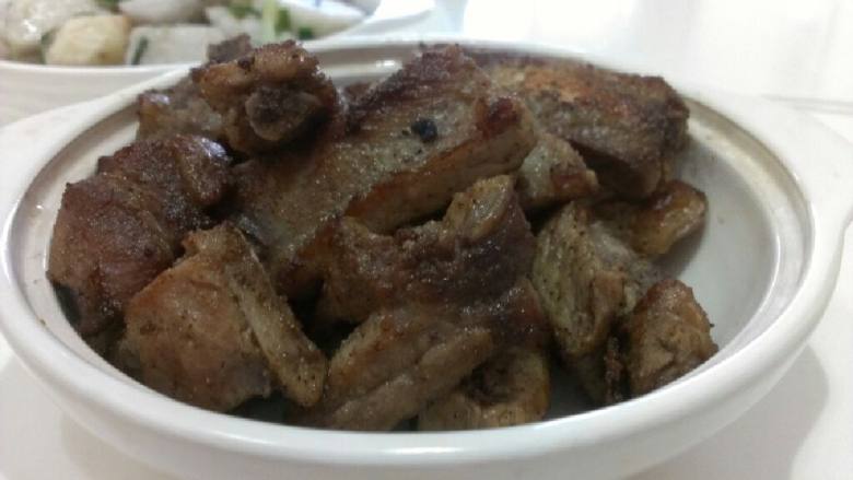 椒盐肋排,吃腻红烧和糖醋的,来款椒盐味的吧。
