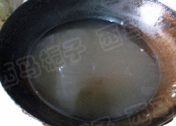 羊肉烩面,另启用一锅,锅中盛入炖羊肉的原汤
