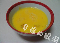 玉子烧,<a style='color:red;display:inline-block;' href='/shicai/ 9'>鸡蛋</a>两个打散，打成蛋液