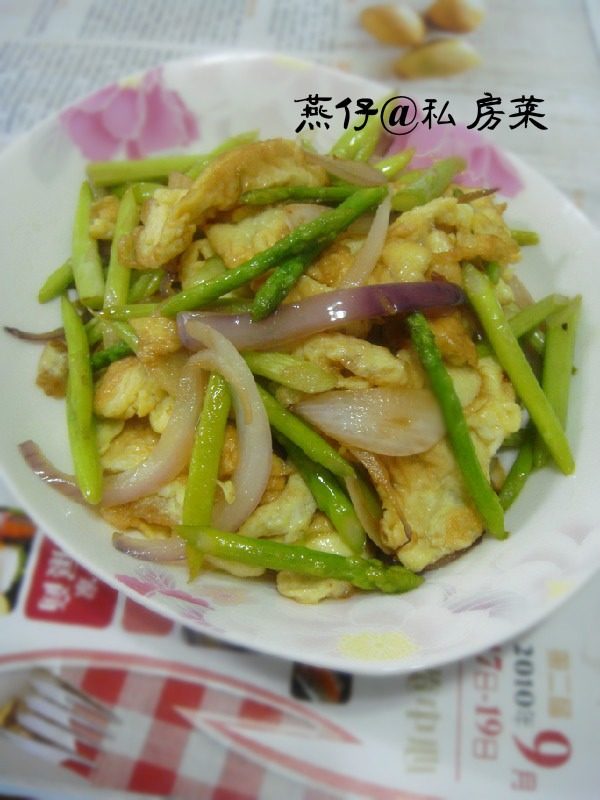 芦笋洋葱炒鸡蛋
