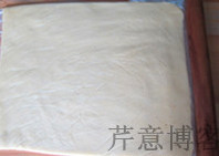 原配方丹麦曲奇,擀成3、4mm厚的方形,入冰箱冷藏至硬,大约30分钟到1小时,冷藏即可,不必冷冻