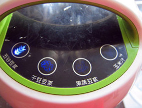 桂圆红枣小米糊,选择豆浆功能或米糊功能,按下,待提示完成即可!