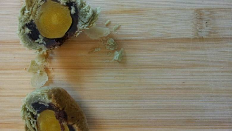 酥香迷人的抹茶香芋酥,咬一口掉渣啊！