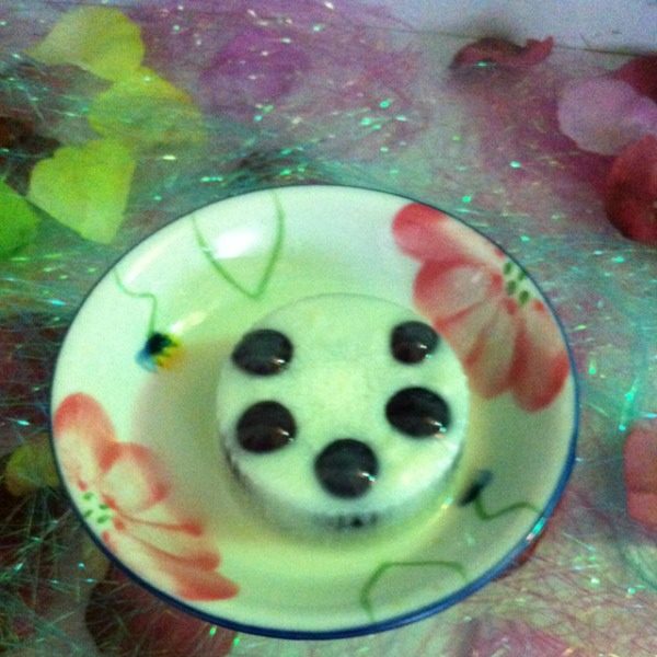 创意仿真黑加仑牛奶＂月饼＂