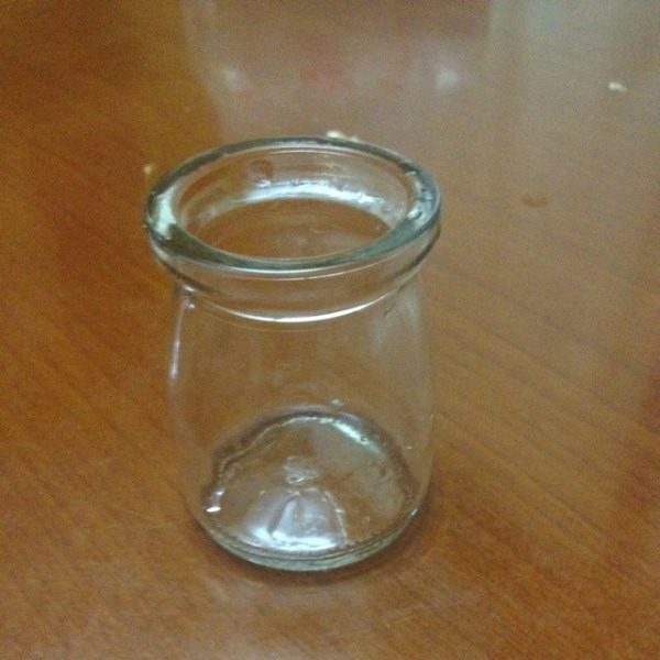 牛奶布丁,将旺仔QQ糖放5~6粒到布丁瓶里