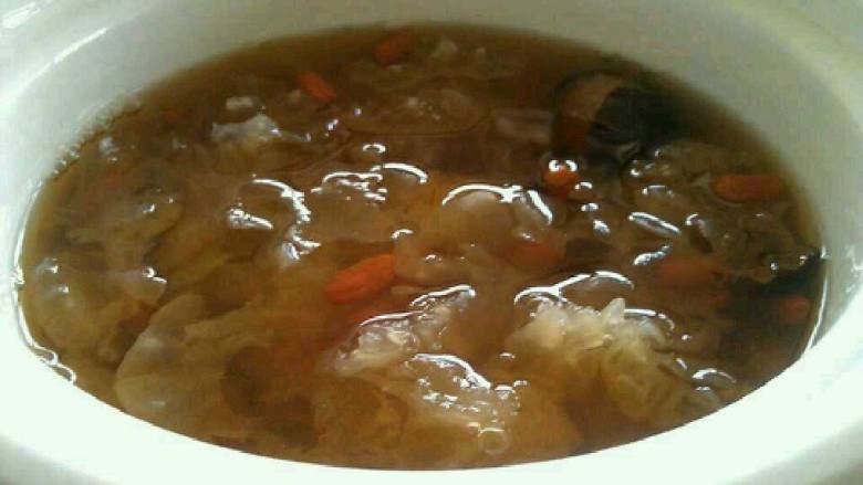 银耳养颜糖水