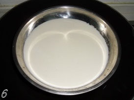 冰皮月饼,将第四步的粉末混合物放锅里蒸15分钟,蒸的过程中要不停搅拌