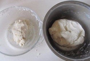 层层酥脆的极致诱惑---栗香梅花酥 ,将它们分别和成光滑的面团,盖上盖, 松弛20分钟