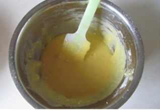爆红的甜品---盆栽芝士蛋糕,充分搅拌均匀备用;