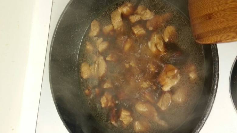 外婆家的红烧肉~,大火烧开后改小火炖半小时左右。