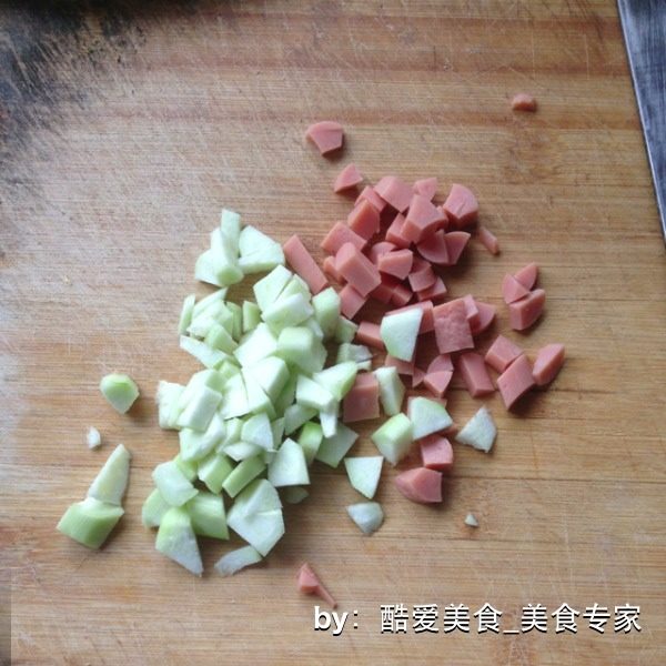 (婴儿)早餐:丝瓜鸡蛋火腿面,如图