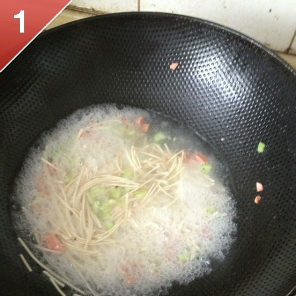 (婴儿)早餐:丝瓜鸡蛋火腿面,如图