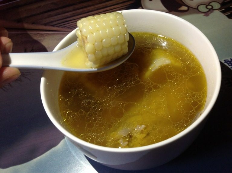 营养鸡汤,把水放好。<a style='color:red;display:inline-block;' href='/shicai/ 87'>土鸡</a>放入。水末过<a style='color:red;display:inline-block;' href='/shicai/ 87'>土鸡</a>。放入所有调料。小火炖40分钟。