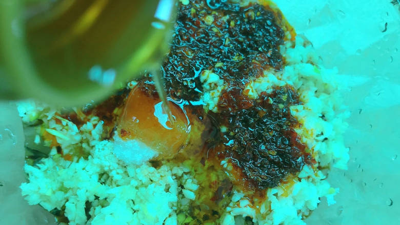 #闹元宵#蒜泥白肉,加入<a style='color:red;display:inline-block;' href='/shicai/ 847'>香油</a>