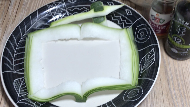 书中自有黄金屋,再备一支笔,一同摆入盘中
