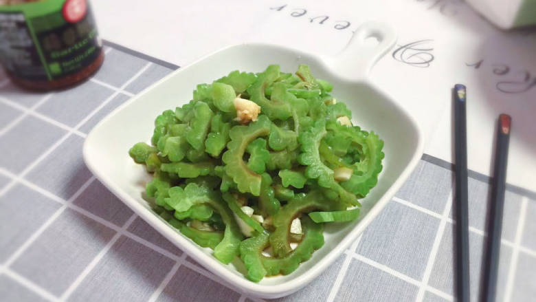 凉拌苦瓜丝,简简单单一道凉拌菜~