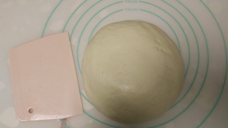 南瓜饼, 揉成光滑的面团。