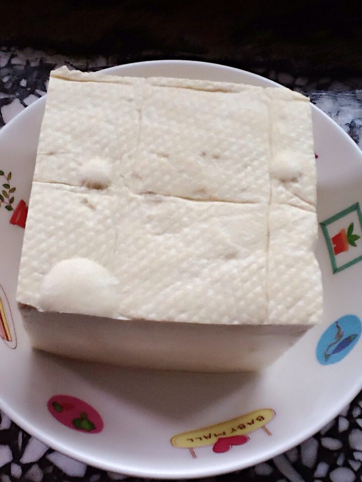 辣白菜粉丝豆腐煲,如图