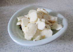 香脆糖醋荸荠素肉片,<a style='color:red;display:inline-block;' href='/shicai/ 35'>荸荠</a>去皮,切成片