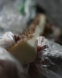 山药蜜乳泥,山药洗净,去皮并切成段