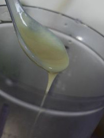 山药蜜乳泥,取出后,用筷子插一下能轻松穿透即可,如果未软透,再加热2分钟