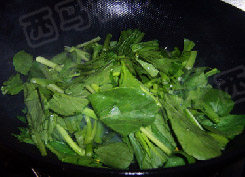 清炒菜心,然后放入菜心翻炒