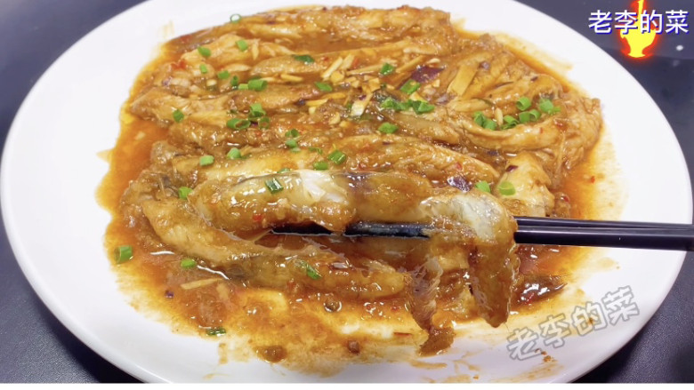 酱烧豆腐鱼教程,出勺装盘即可食用